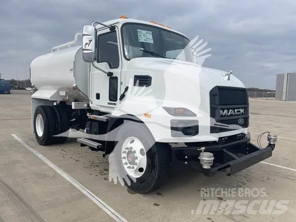Mack MD7 Cisternové vozy