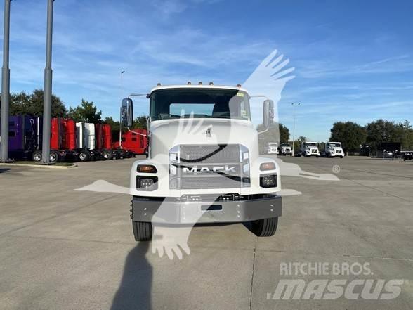Mack MD7 Nákladní vozidlo bez nástavby