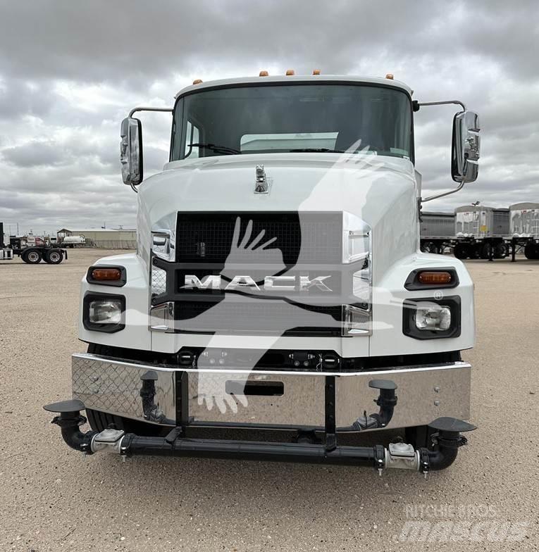 Mack MD7 Cisternové vozy