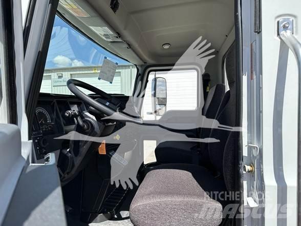 Mack MD7 Nákladní vozidlo bez nástavby