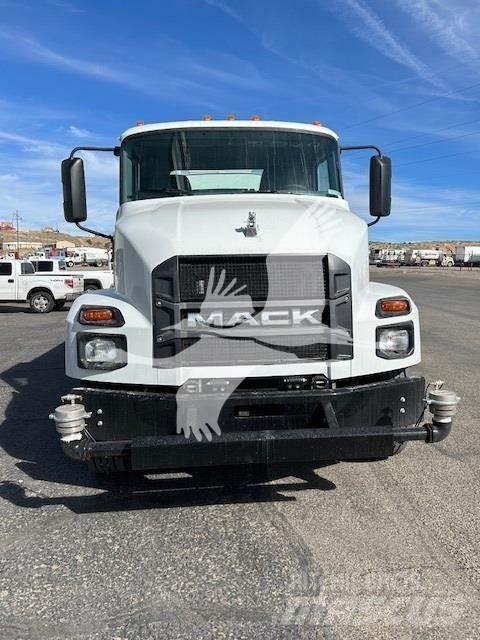 Mack MD7 Cisternové vozy