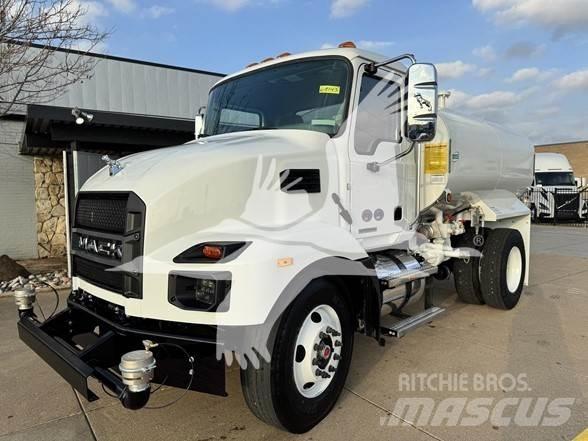 Mack MD7 Cisternové vozy