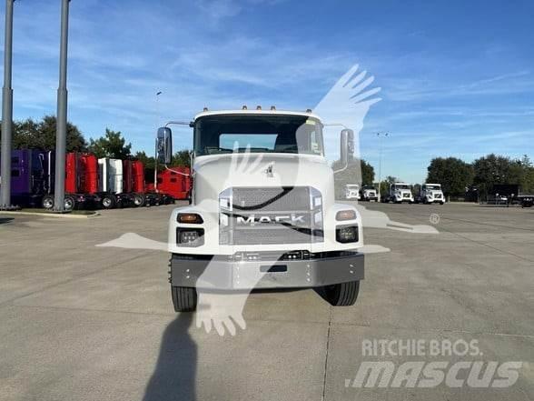 Mack MD7 Nákladní vozidlo bez nástavby