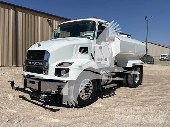 Mack MD7 Cisternové vozy