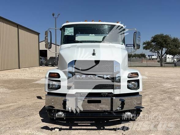 Mack MD7 Cisternové vozy