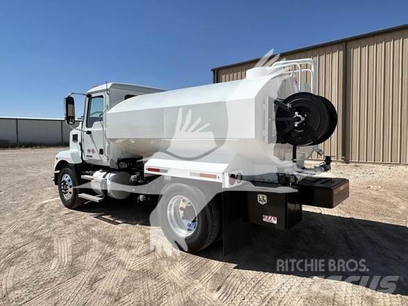 Mack MD7 Cisternové vozy