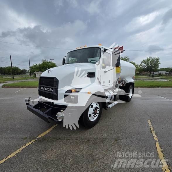 Mack MD7 Cisternové vozy