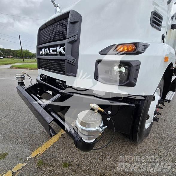 Mack MD7 Cisternové vozy