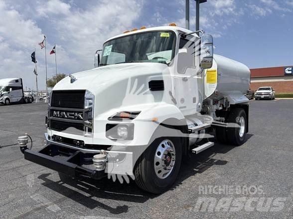 Mack MD7 Cisternové vozy