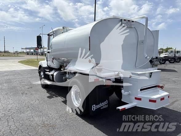 Mack MD7 Cisternové vozy