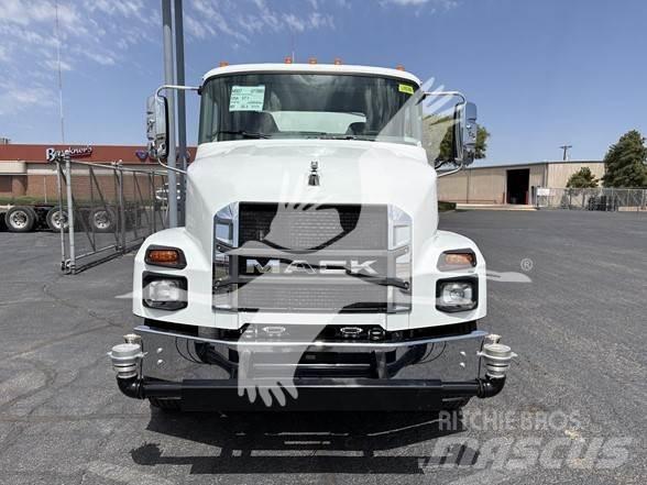 Mack MD7 Cisternové vozy