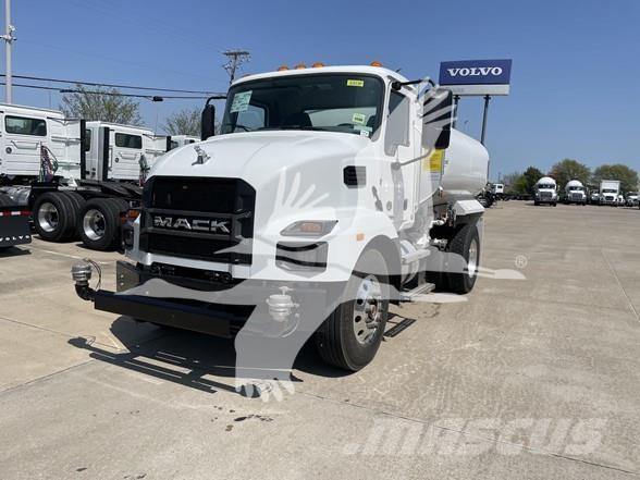 Mack MD7 Cisternové vozy