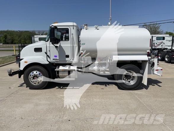 Mack MD7 Cisternové vozy