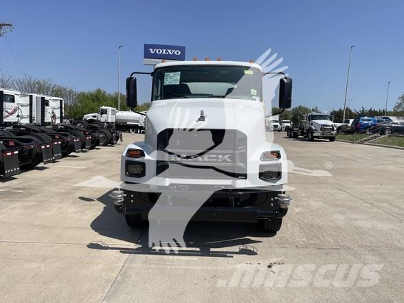 Mack MD7 Cisternové vozy