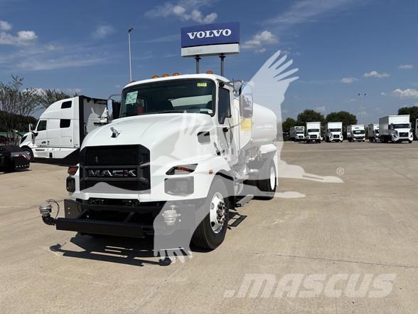 Mack MD7 Cisternové vozy