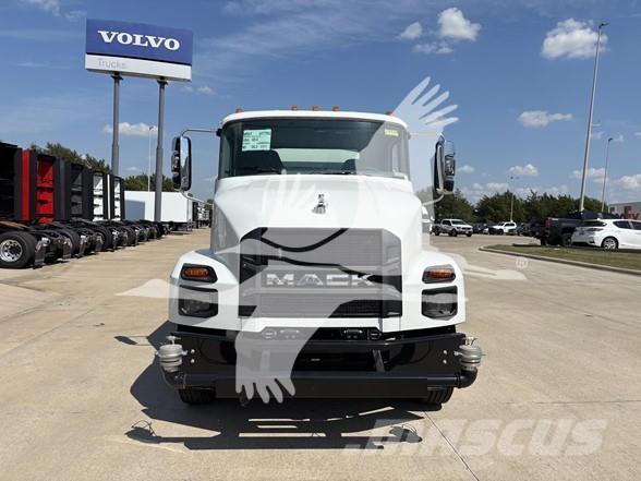 Mack MD7 Cisternové vozy