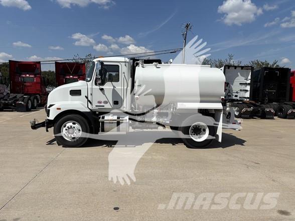 Mack MD7 Cisternové vozy
