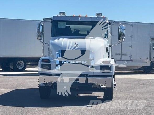 Mack MD7 Cisternové vozy