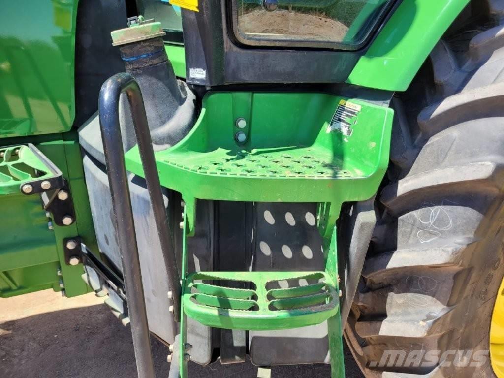 John Deere 8310 R Traktory