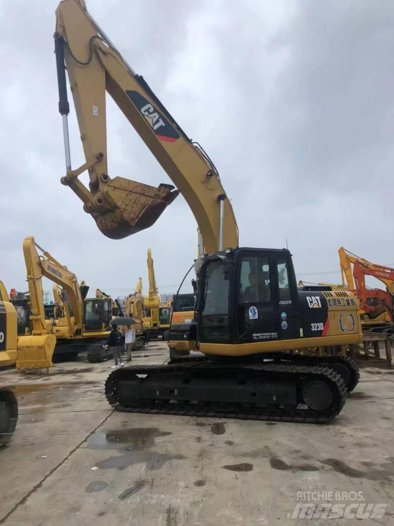 CAT 323 D Pásová rýpadla