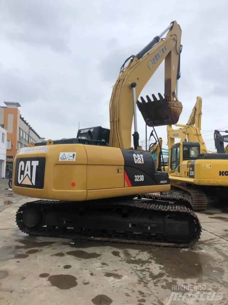 CAT 323 D Pásová rýpadla