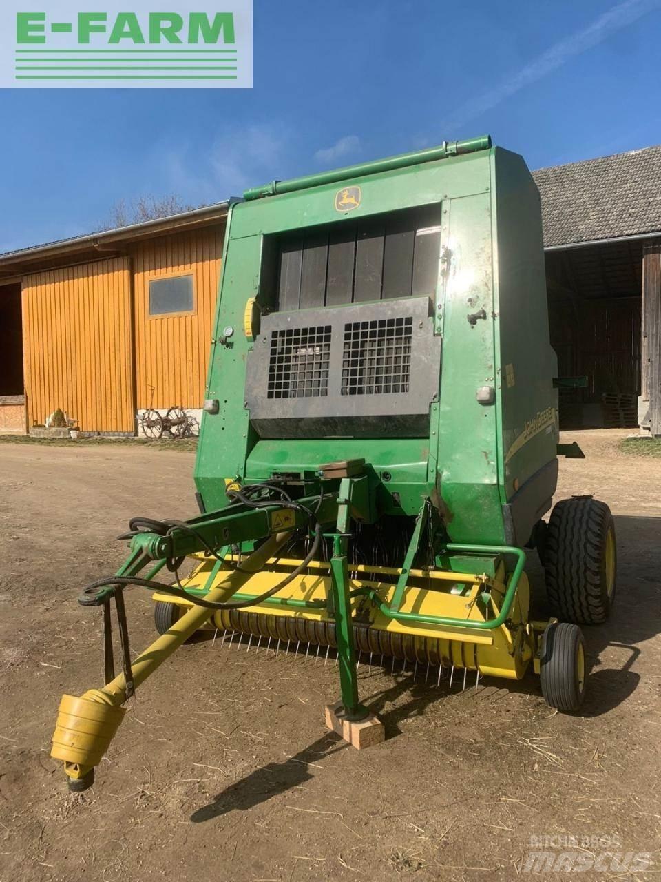 John Deere 592C Lis na hranaté balíky