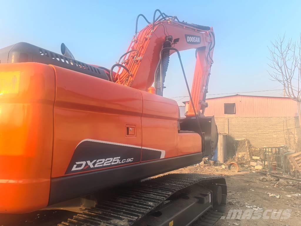 Doosan DX225 Pásová rýpadla