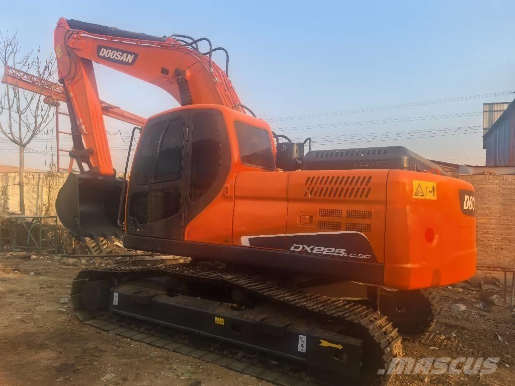 Doosan DX225 Pásová rýpadla