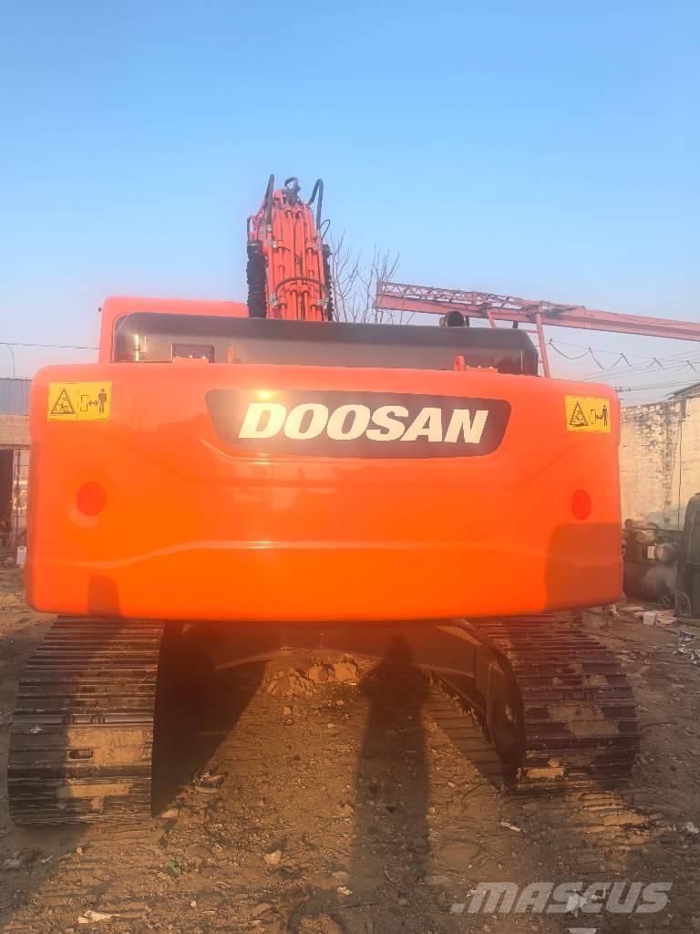 Doosan DX225 Pásová rýpadla