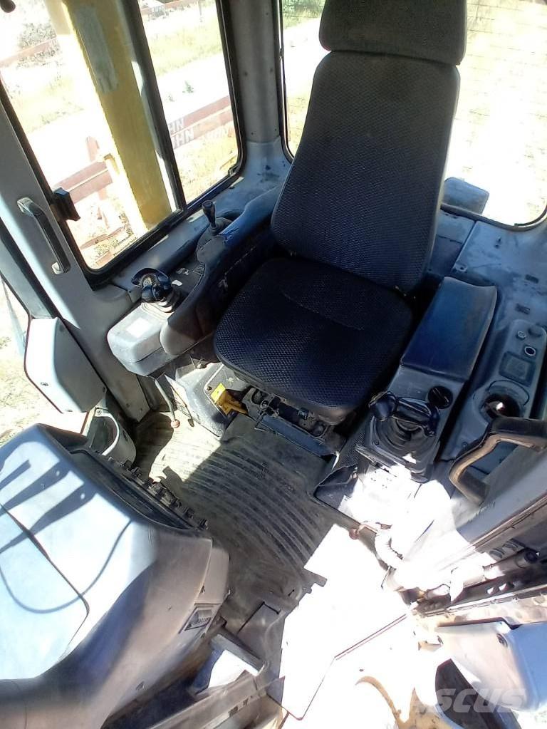 Komatsu D 61 EX-15 Pásové dozery