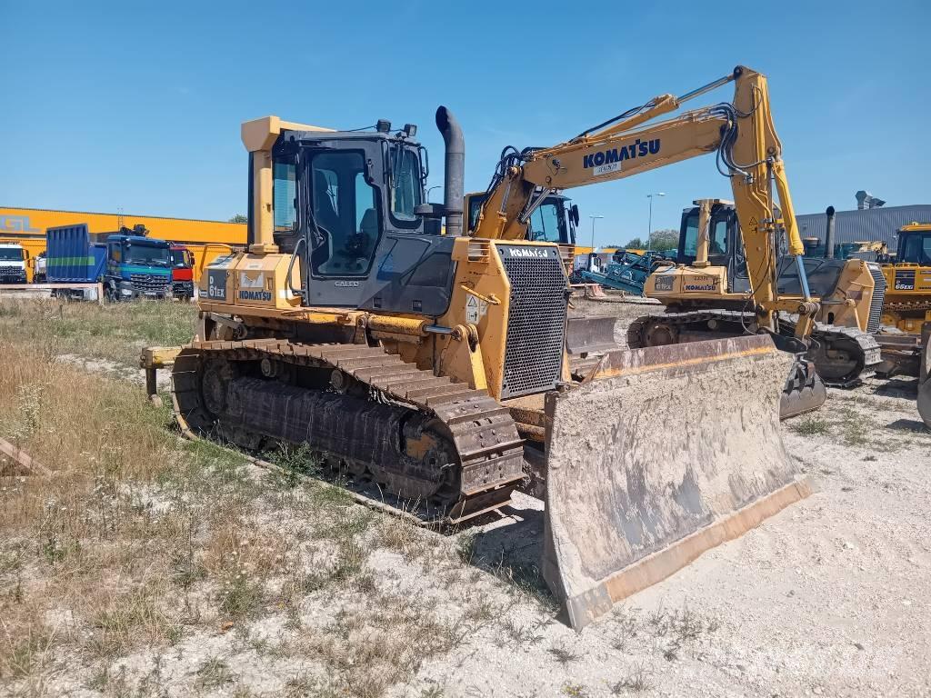 Komatsu D 61 EX-15 Pásové dozery