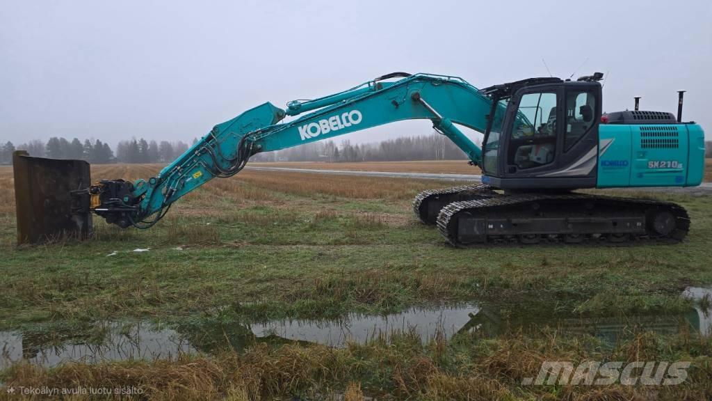 Kobelco SK 210 LC-11 Pásová rýpadla