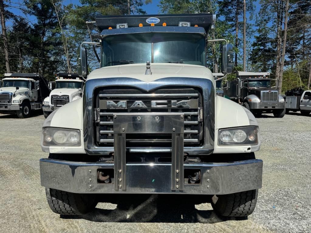 Mack GU713 Sklápěče