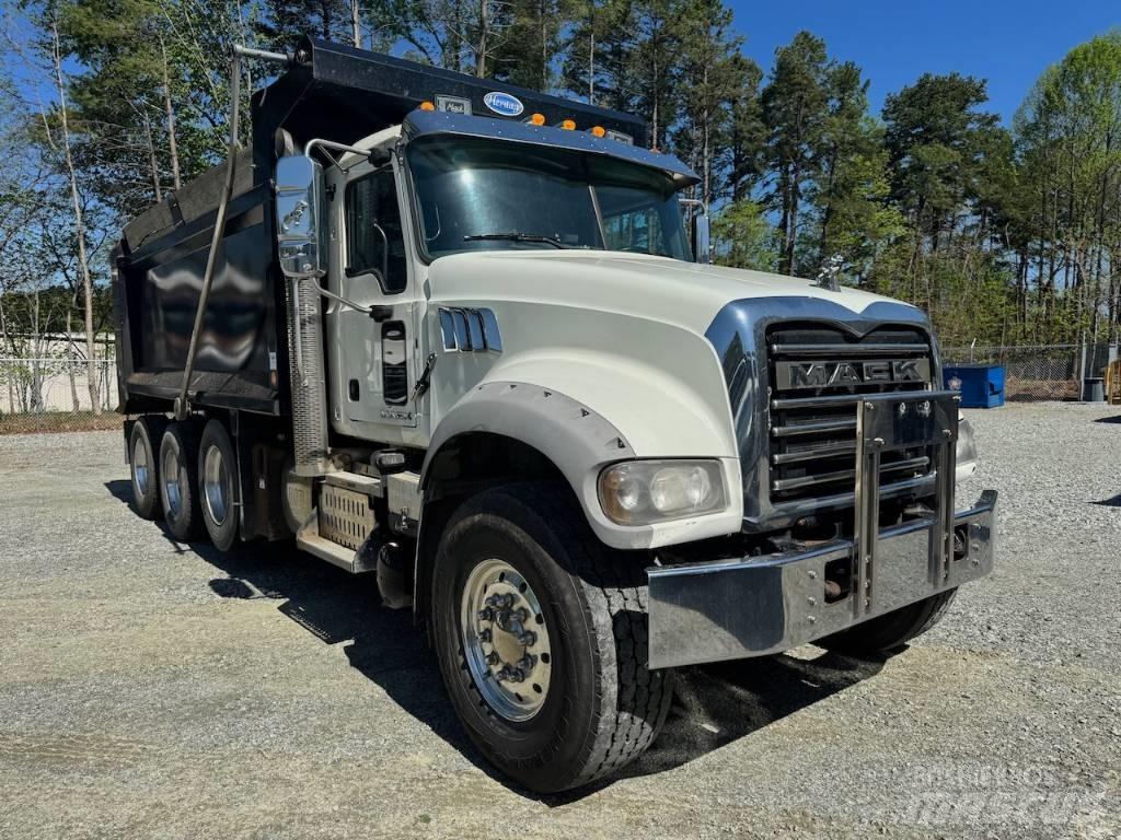 Mack GU713 Sklápěče
