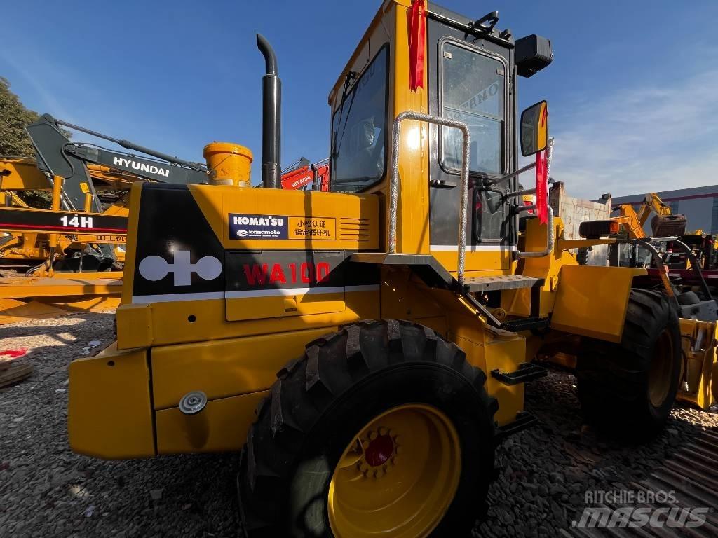 Komatsu WA100 Kolové nakladače