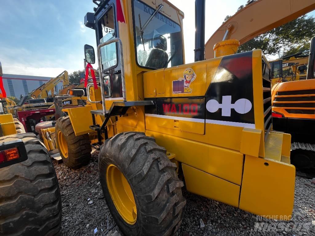 Komatsu WA100 Kolové nakladače