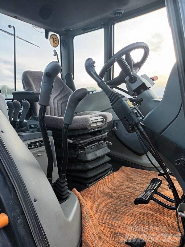 Valtra N 141 Hitech Traktory