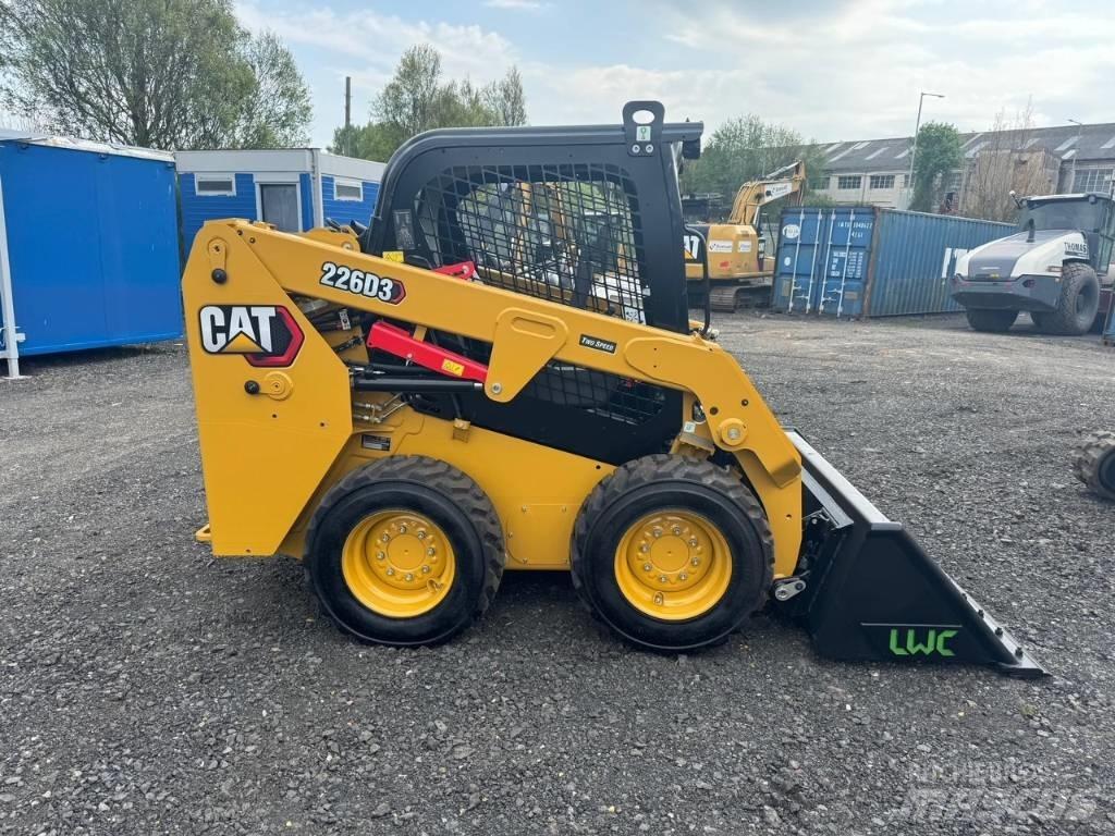 CAT 226D3 Smykem řízené nakladače