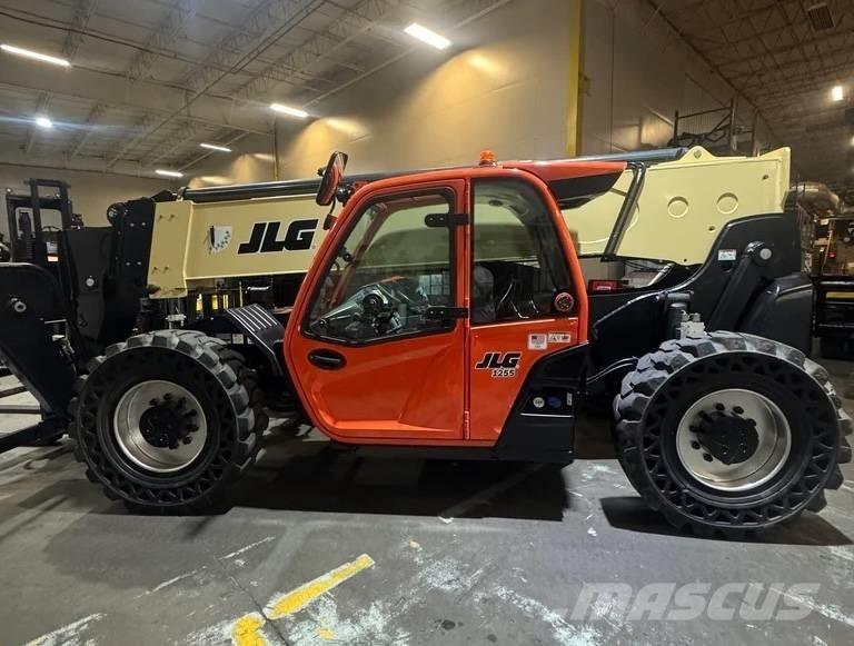 JLG 1255 Teleskopické manipulátory