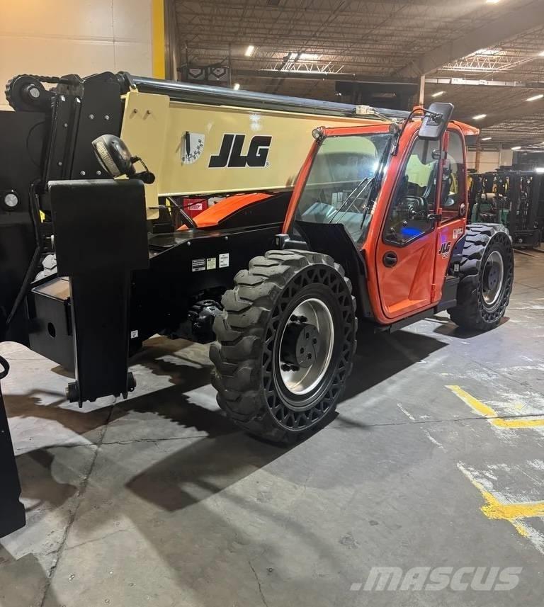 JLG 1255 Teleskopické manipulátory