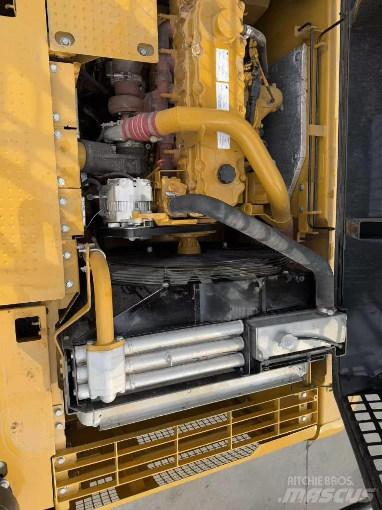 CAT 330d2 Pásová rýpadla