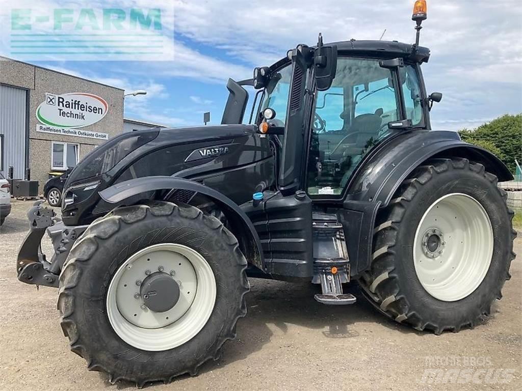 Valtra t254a mr19 Traktory