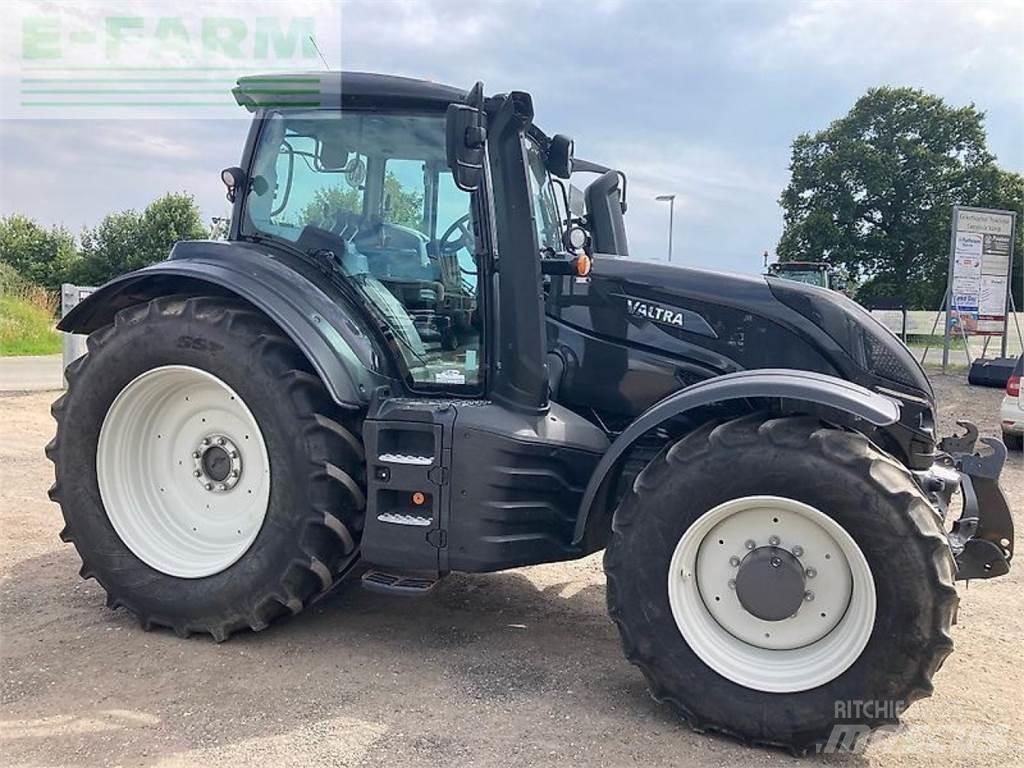 Valtra t254a mr19 Traktory