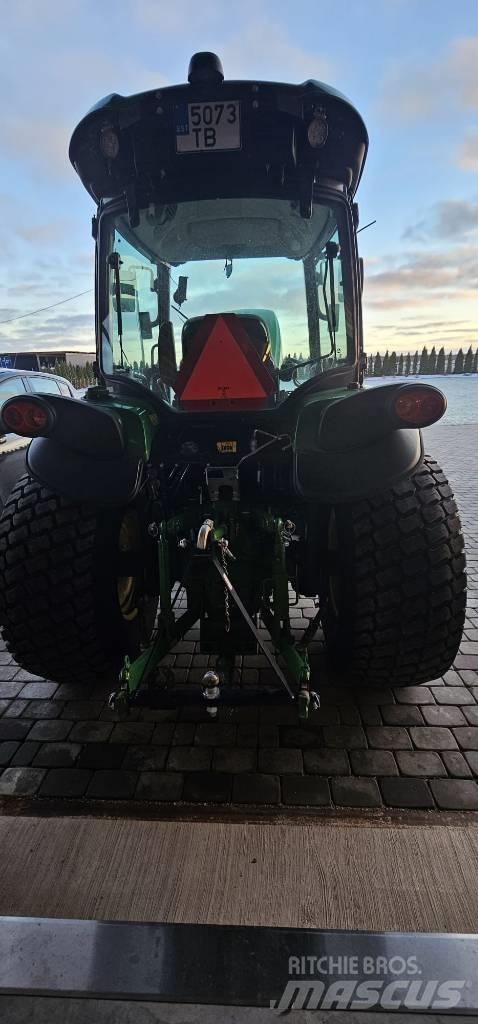 John Deere 4052 R Traktory