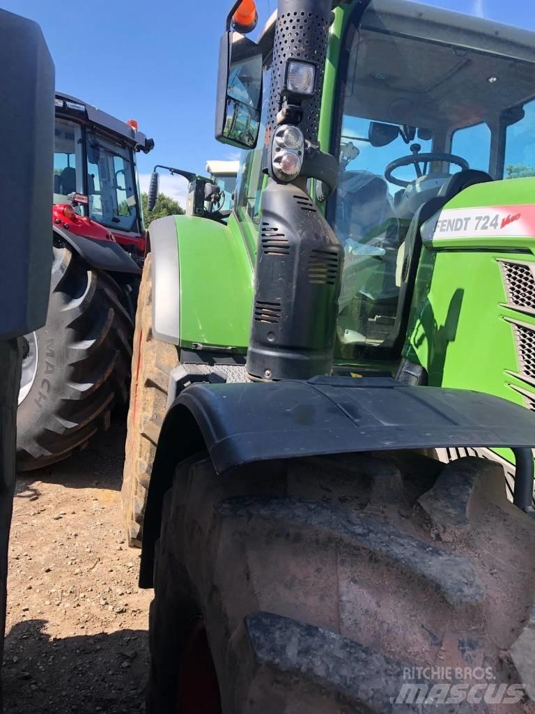 Fendt 724 Vario S4 Traktory