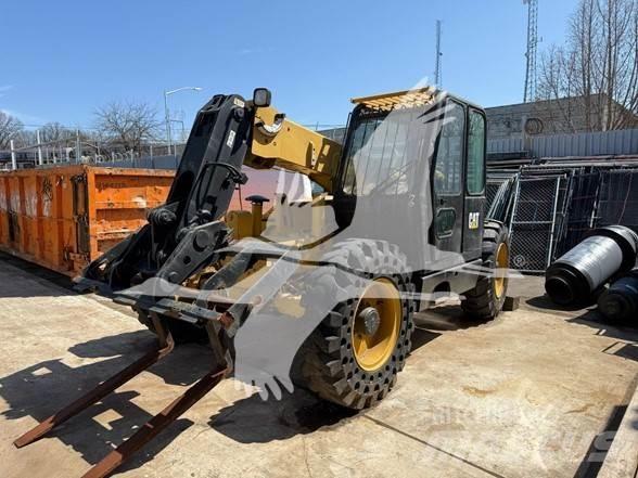 CAT TH82 Teleskopické manipulátory