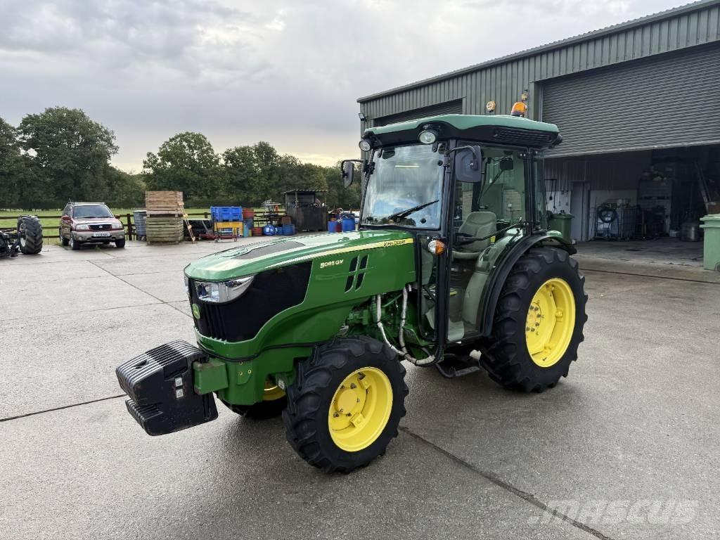 John Deere 5085 GV Traktory