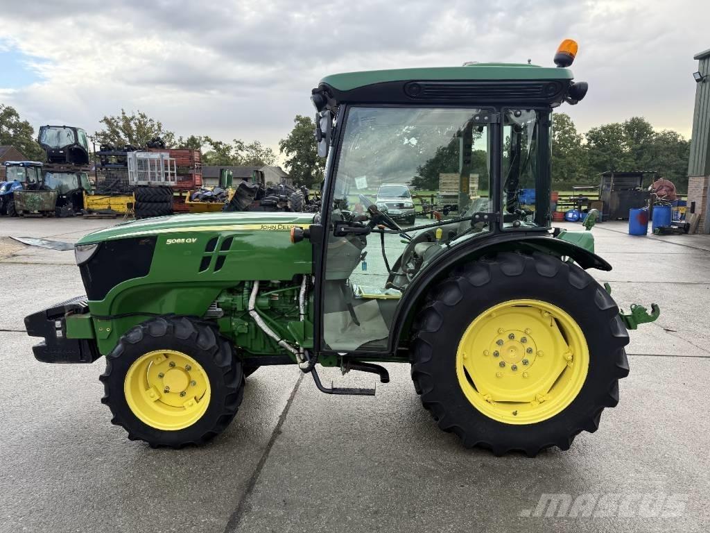 John Deere 5085 GV Traktory