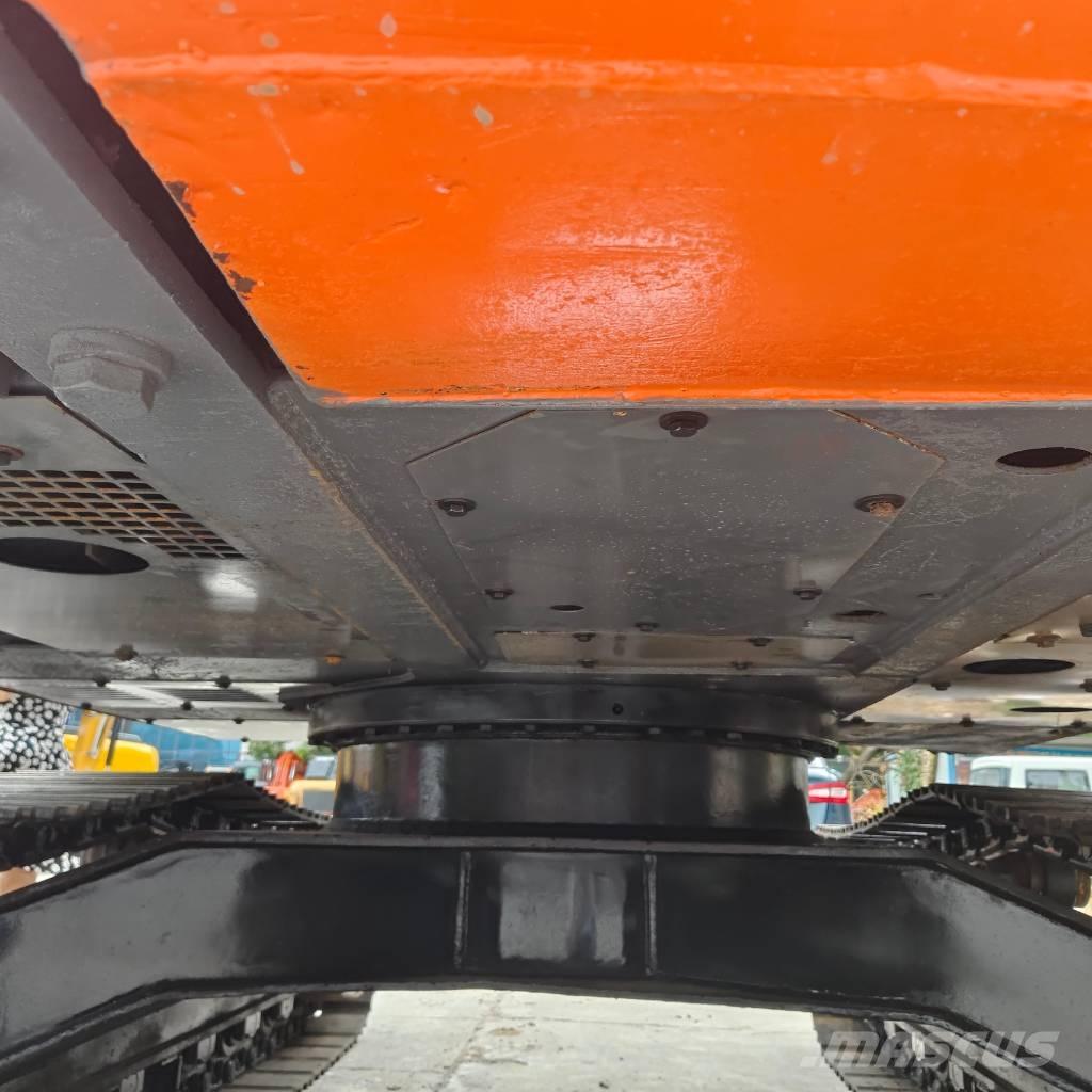 Hitachi ZX 120 Pásová rýpadla