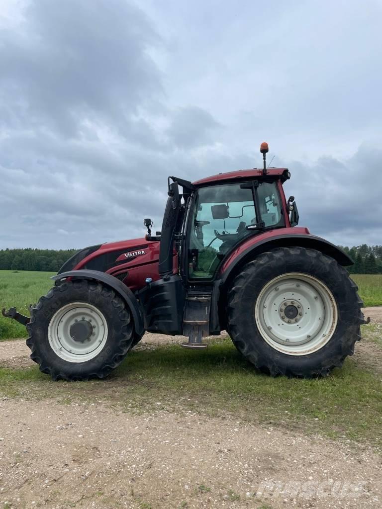 Valtra T 234 V Traktory